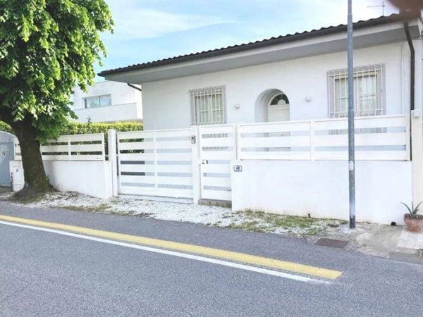 casa indipendente in vendita a Forte dei Marmi