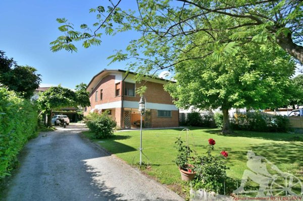 casa indipendente in vendita a Forte dei Marmi in zona Vaiana