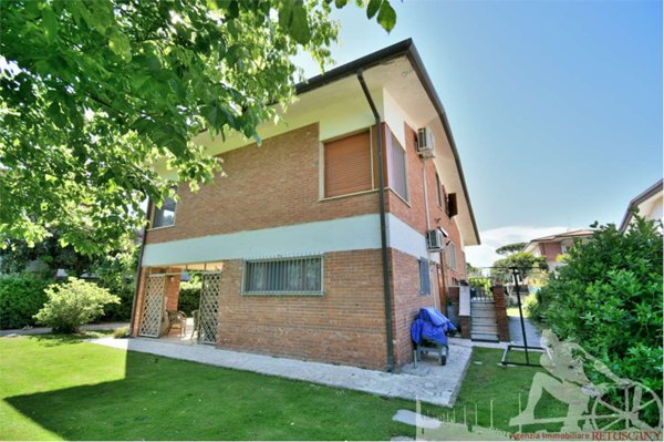 casa indipendente in vendita a Forte dei Marmi in zona Vaiana