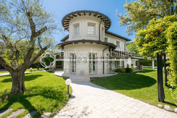 casa indipendente in vendita a Forte dei Marmi in zona Vittoria Apuana