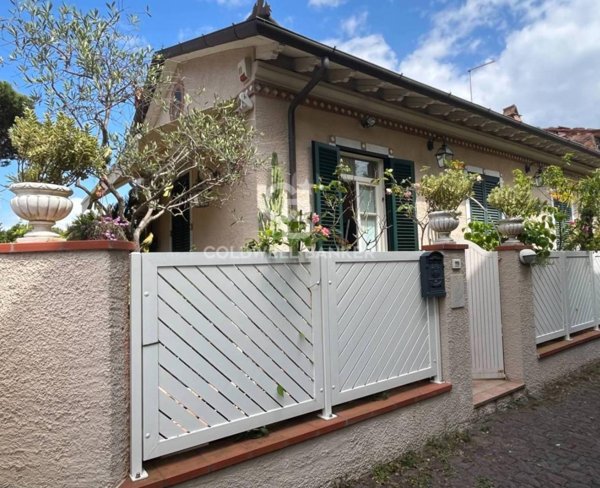 casa indipendente in vendita a Forte dei Marmi