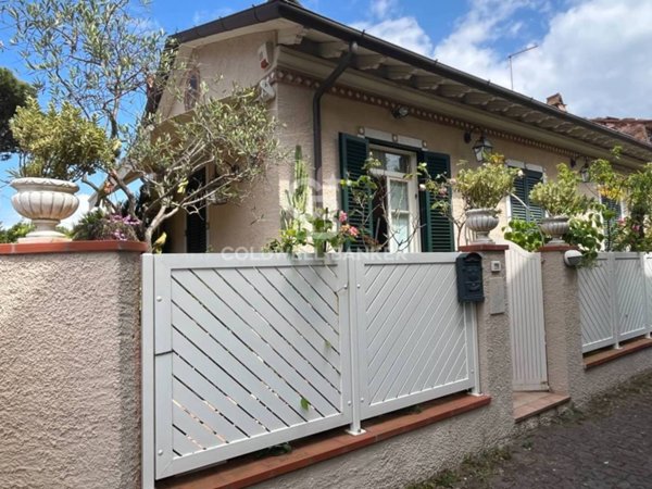 casa indipendente in vendita a Forte dei Marmi