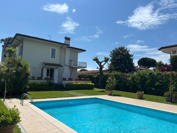 casa indipendente in vendita a Forte dei Marmi