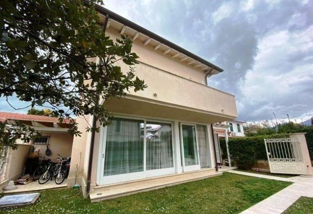 casa indipendente in vendita a Forte dei Marmi