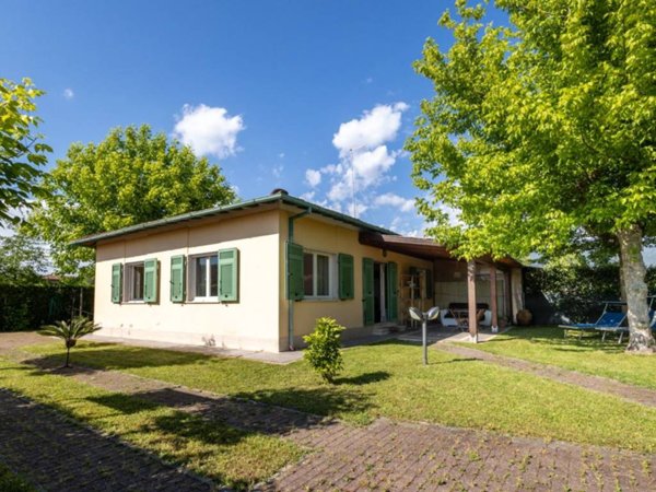 casa indipendente in vendita a Forte dei Marmi in zona Vittoria Apuana