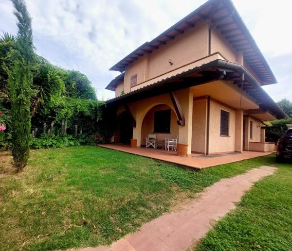 casa indipendente in vendita a Forte dei Marmi