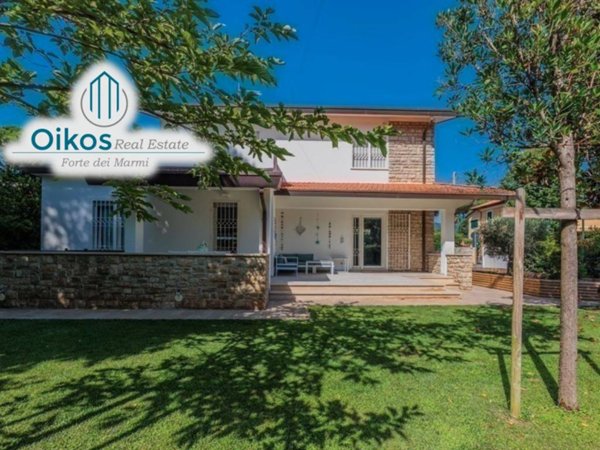 casa indipendente in vendita a Forte dei Marmi in zona Vittoria Apuana