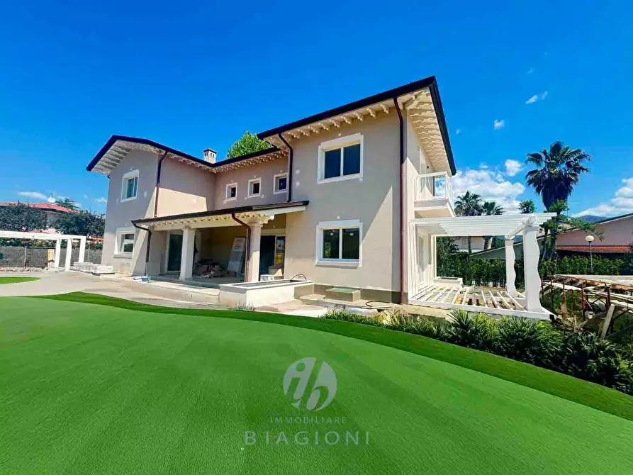 casa indipendente in vendita a Forte dei Marmi in zona Roma Imperiale