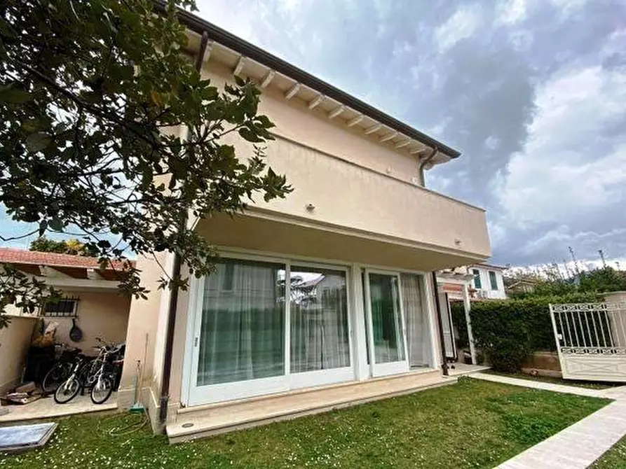 casa indipendente in vendita a Forte dei Marmi