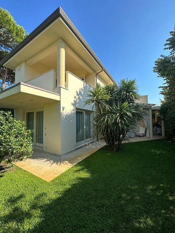 casa indipendente in vendita a Forte dei Marmi