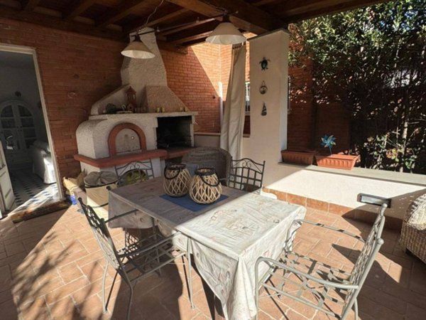 casa indipendente in vendita a Forte dei Marmi