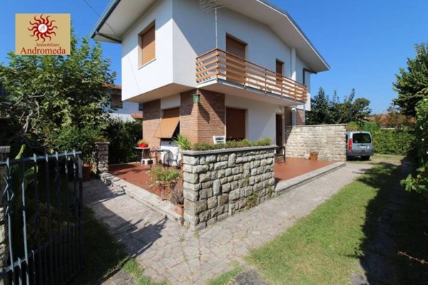 casa indipendente in vendita a Forte dei Marmi