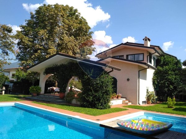 casa indipendente in vendita a Forte dei Marmi