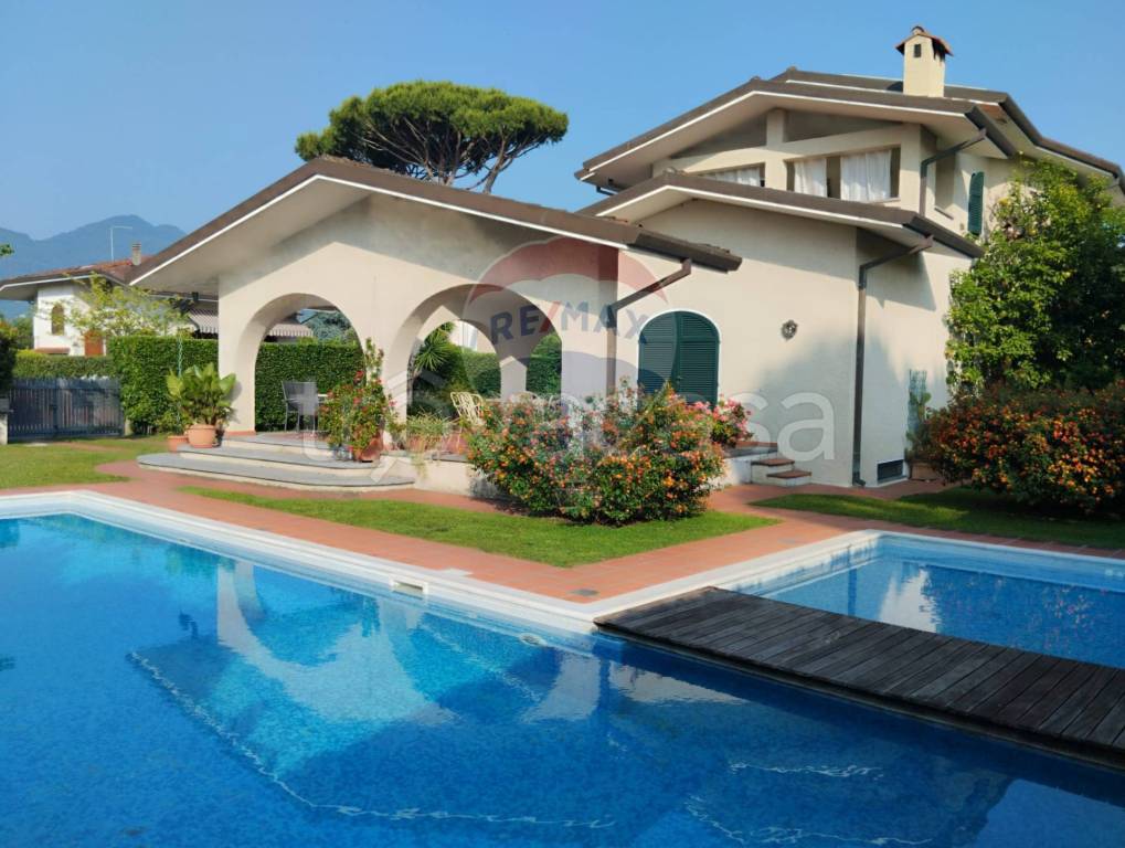 casa indipendente in vendita a Forte dei Marmi