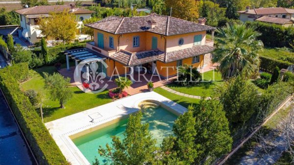 casa indipendente in vendita a Forte dei Marmi