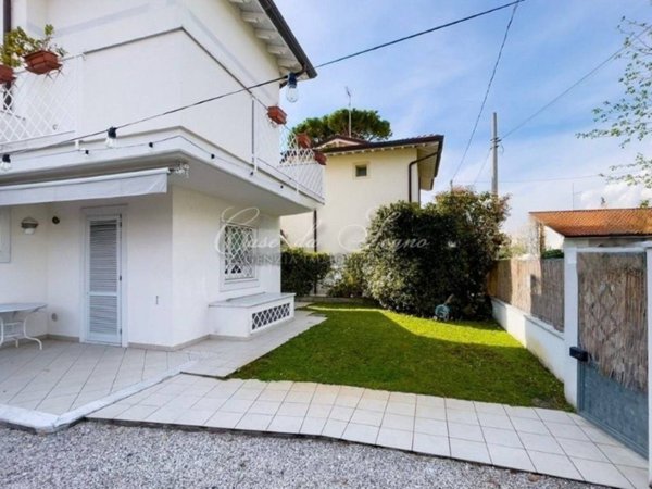casa indipendente in vendita a Forte dei Marmi
