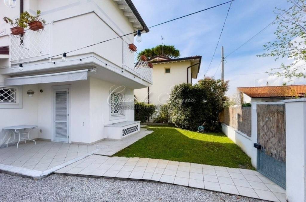 casa indipendente in vendita a Forte dei Marmi