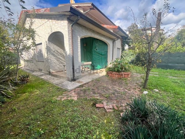 casa indipendente in vendita a Forte dei Marmi