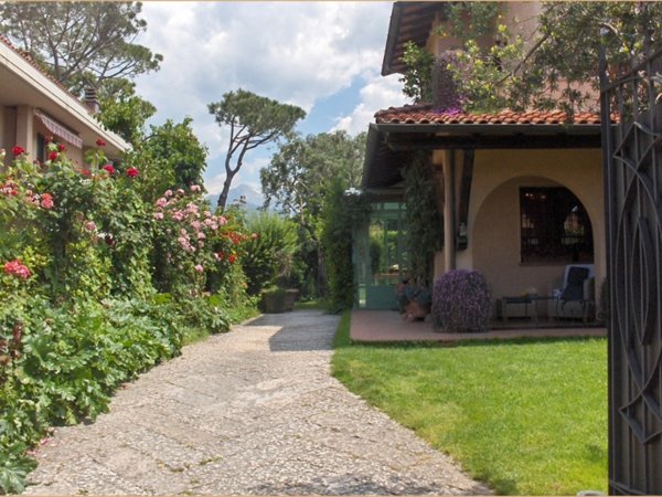 casa indipendente in vendita a Forte dei Marmi