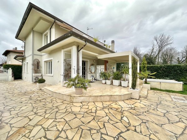 casa indipendente in vendita a Forte dei Marmi