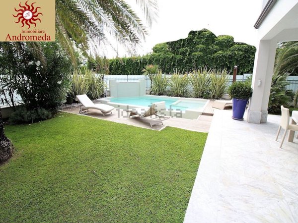 casa indipendente in vendita a Forte dei Marmi