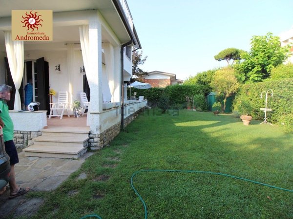 casa indipendente in vendita a Forte dei Marmi