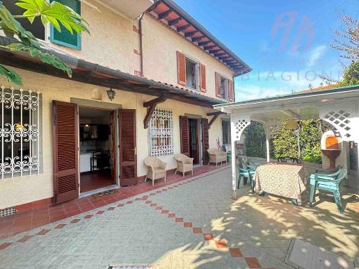 casa indipendente in vendita a Forte dei Marmi