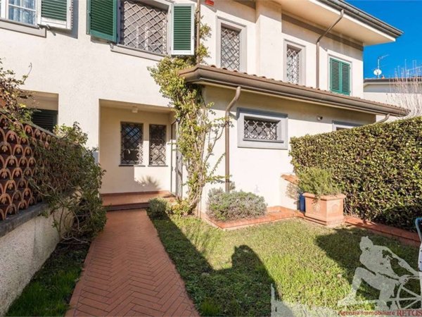 casa indipendente in vendita a Forte dei Marmi