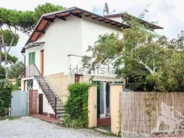 appartamento in vendita a Forte dei Marmi in zona Vittoria Apuana