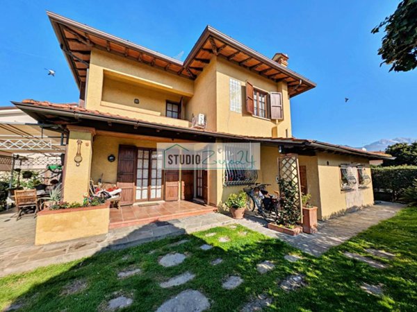 casa indipendente in vendita a Forte dei Marmi