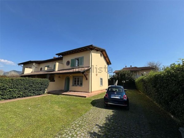casa indipendente in vendita a Forte dei Marmi