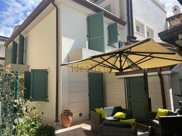 casa indipendente in vendita a Forte dei Marmi