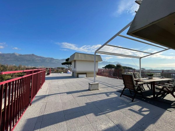 appartamento in vendita a Forte dei Marmi in zona Vittoria Apuana