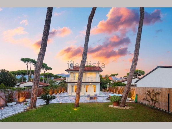 casa indipendente in vendita a Forte dei Marmi