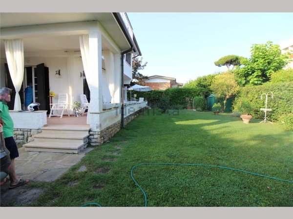 casa indipendente in vendita a Forte dei Marmi