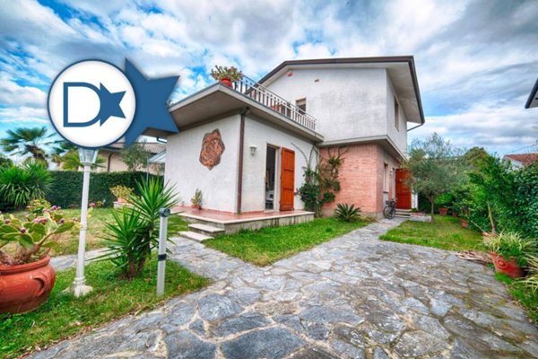 casa indipendente in vendita a Forte dei Marmi