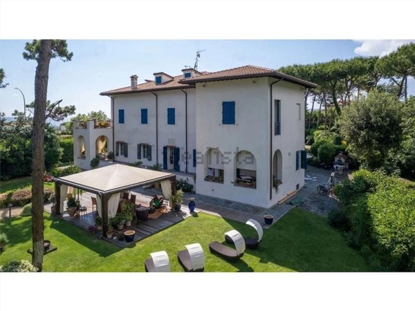 villa in vendita a Forte dei Marmi
