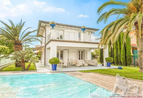 casa indipendente in vendita a Forte dei Marmi