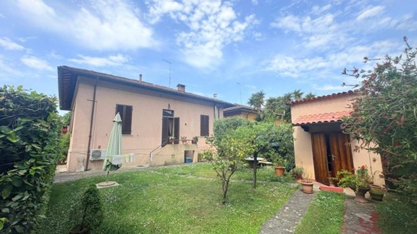 casa indipendente in vendita a Forte dei Marmi