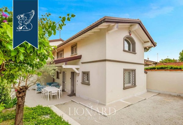 casa indipendente in vendita a Forte dei Marmi