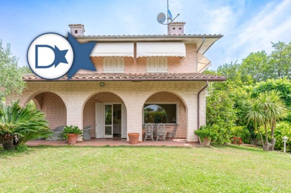 casa indipendente in vendita a Forte dei Marmi