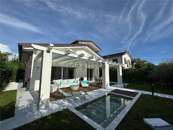 casa indipendente in vendita a Forte dei Marmi