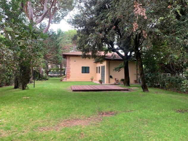 casa indipendente in vendita a Forte dei Marmi in zona Roma Imperiale