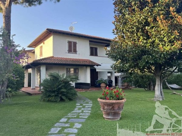 casa indipendente in vendita a Forte dei Marmi