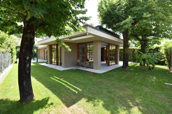 casa indipendente in vendita a Forte dei Marmi