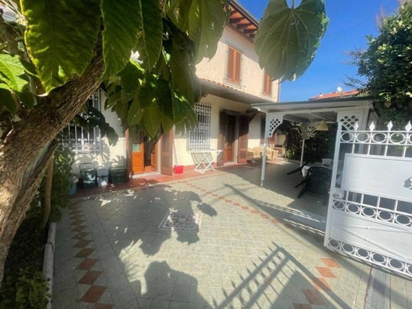casa indipendente in vendita a Forte dei Marmi