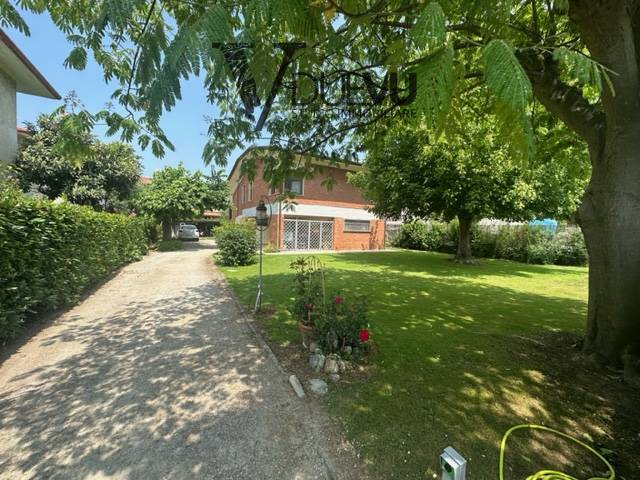 casa indipendente in vendita a Forte dei Marmi in zona Vaiana