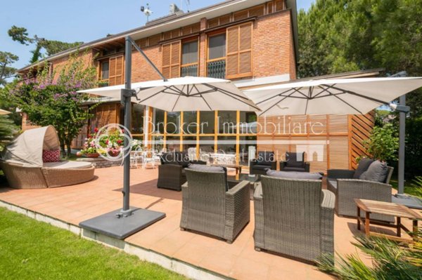 negozio in vendita a Forte dei Marmi in zona Roma Imperiale