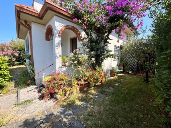 casa indipendente in vendita a Forte dei Marmi