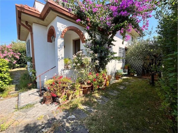 casa indipendente in vendita a Forte dei Marmi in zona Roma Imperiale